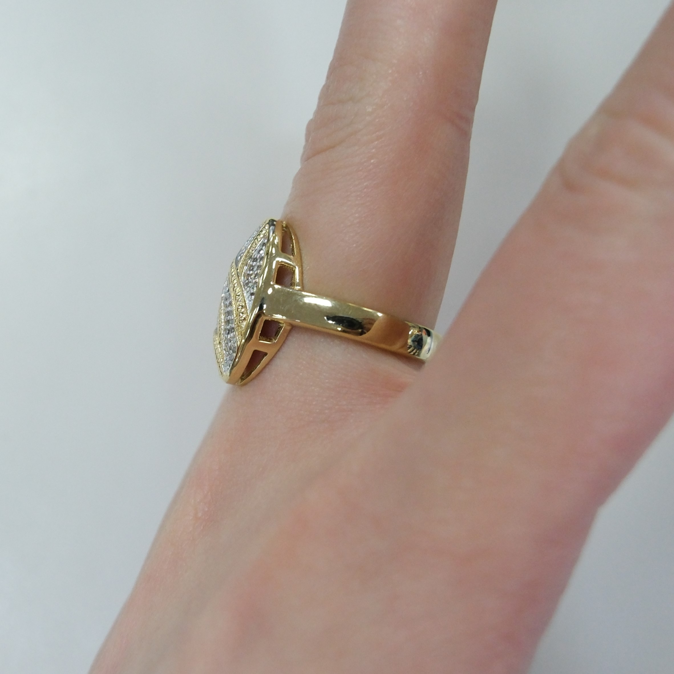 Серебряное кольцо с бриллиантами